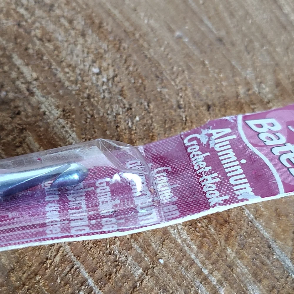 Susan Bates Aluminum‎ Crochet Hook 3.75 mm 12106 F-5 Silvalume Coats & Clark